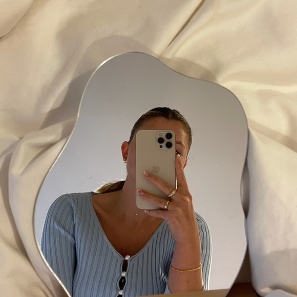 Aritzia blouse! - Picture 3 of 4